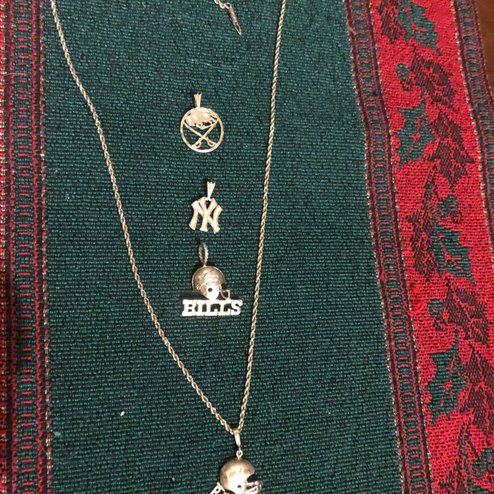 necklace/charms NY Yankees ,Buffalo Bills Sabres